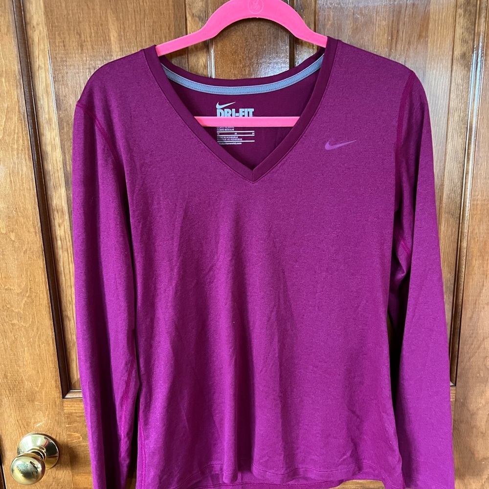 Nike Dry Fit Long Sleeve Women’s V-Neck Medium